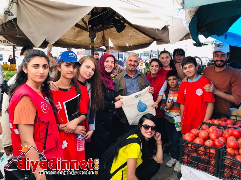 Gönüllü gençler cadde ve sokaklarda çöp topladı5