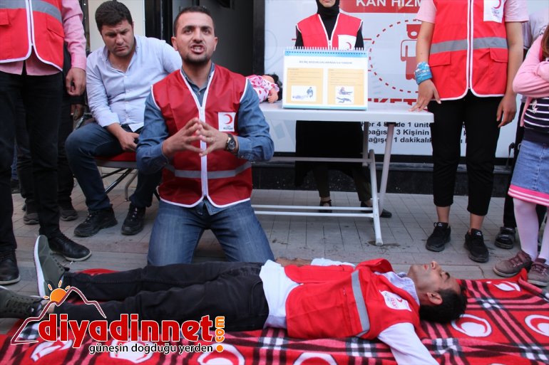 Türk Kızılay gönüllülerinden vatandaşlara eğitim3