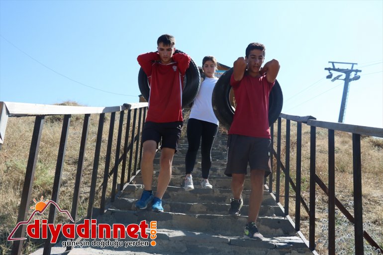 Yarışlara otomobil lastiği, kazma ve balyozla hazırlanıyorlar - AĞRI 9
