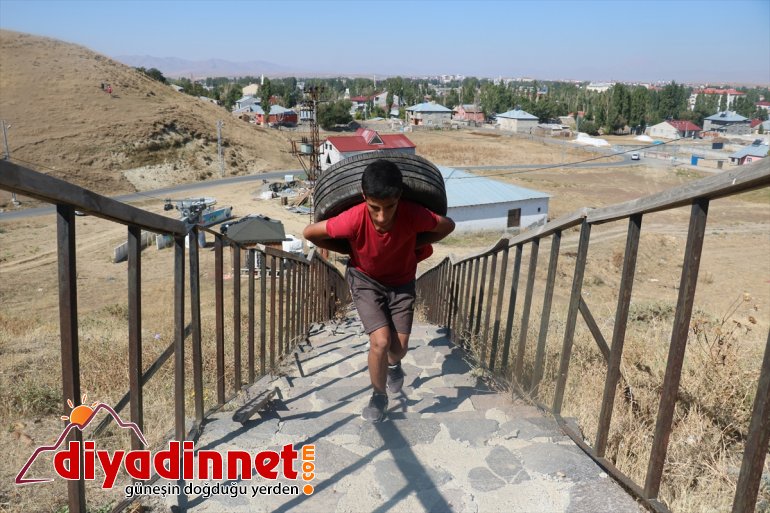 Yarışlara otomobil lastiği, kazma ve balyozla hazırlanıyorlar - AĞRI 10