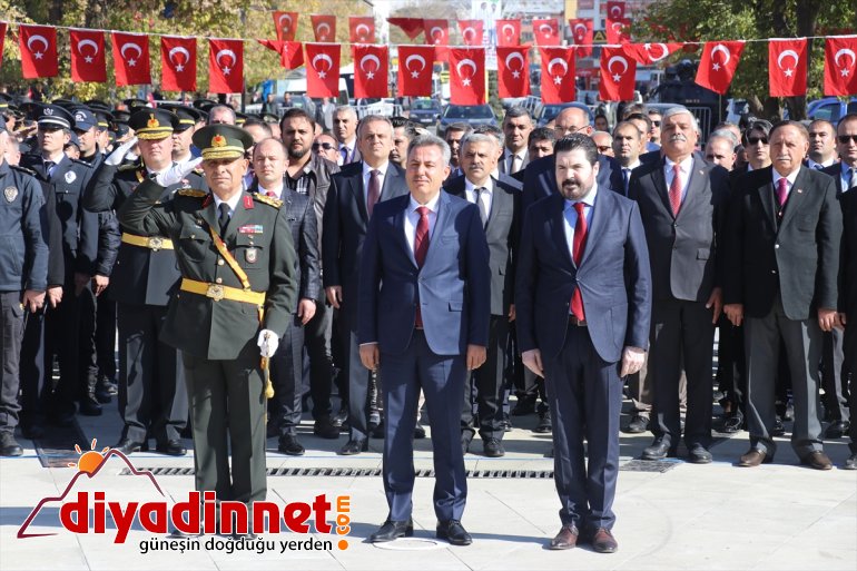 Ağrı'da çelenk sunma törenleri düzenlendi