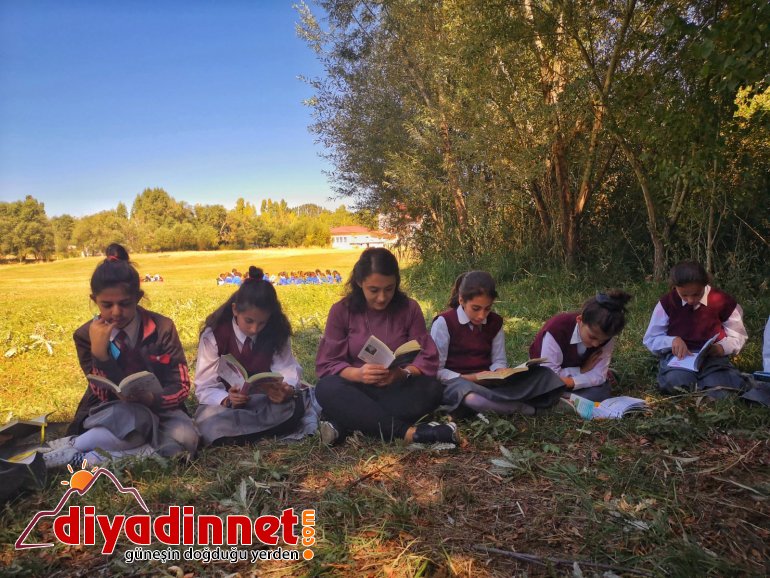 Ağrı da Öğrenciler Kitap Okuyor10