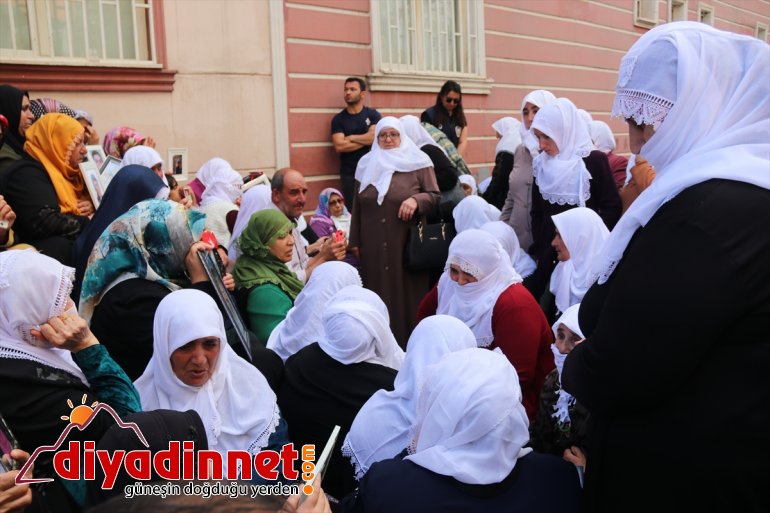 Ağrılı annelerden Diyarbakır annelerine destek ziyareti12