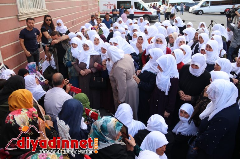 Ağrılı annelerden Diyarbakır annelerine destek ziyareti9