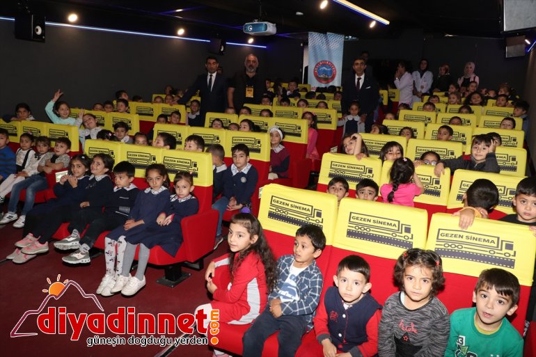 Ağrılı öğrencilerin sinema mutluluğu