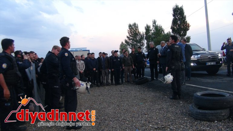 Çevik kuvvet polislerinin eğitim tatbikatı gerçeği aratmadı