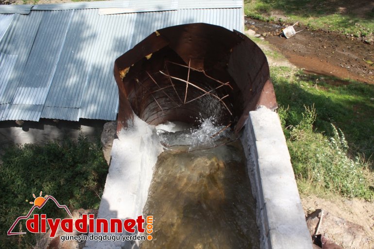 Dede yadigarı değirmeninin çarkını torunu döndürüyor - AĞRI3