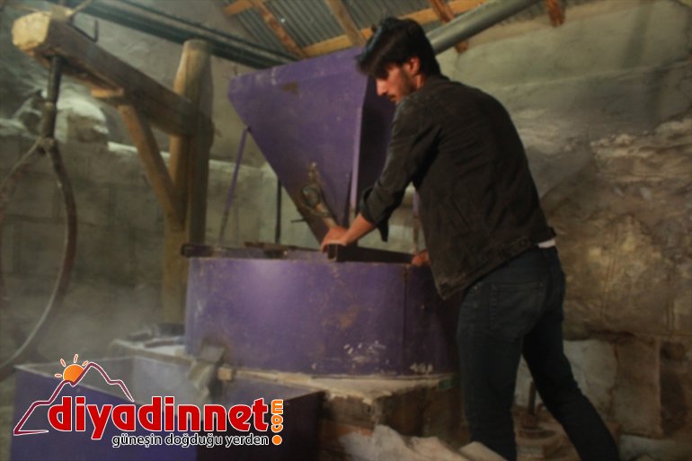 Dede yadigarı değirmeninin çarkını torunu döndürüyor - AĞRI4