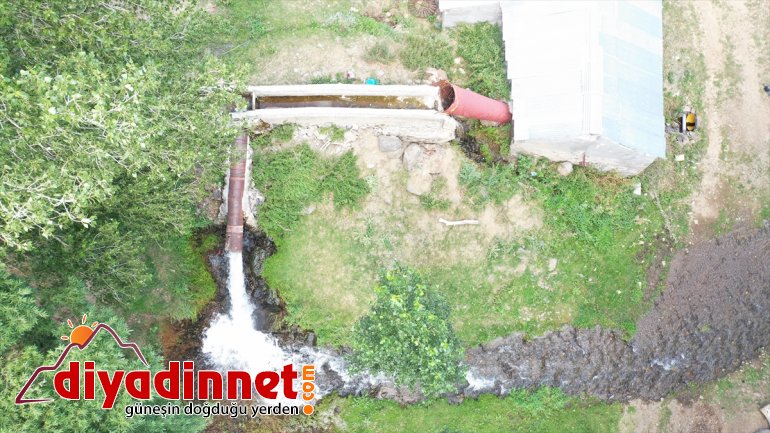 Dede yadigarı değirmeninin çarkını torunu döndürüyor