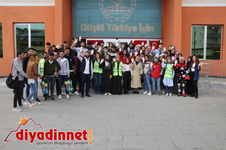 Gönüllüler farkındalık için temizlik yaptı