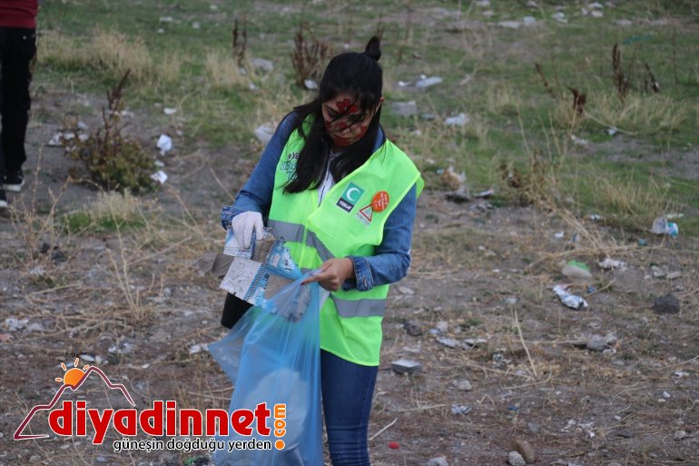 Gönüllüler farkındalık için temizlik yaptı - AĞRI6
