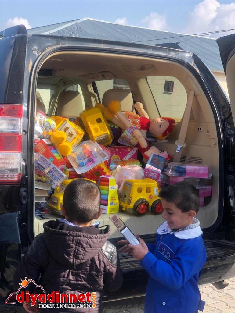Hayırseverlerden alıp köy çocuklarına dağıtıyor - AĞRI3