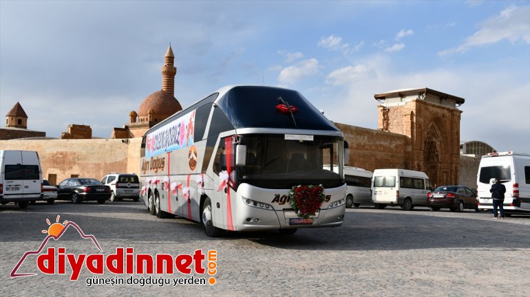 Kiraladığı yolcu otobüsü gelin arabası oldu - AĞRI8