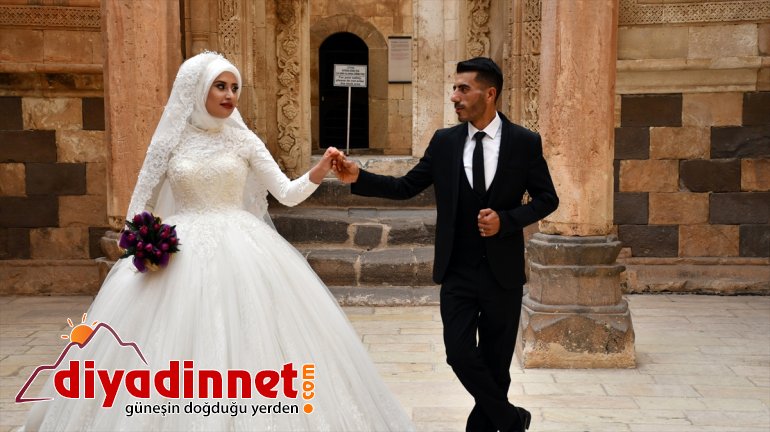 Kiraladığı yolcu otobüsü gelin arabası oldu - AĞRI10