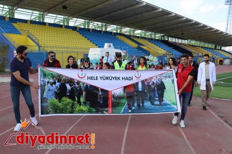 Minik öğrenciler obeziteye dikkati çekmek için yürüdü3