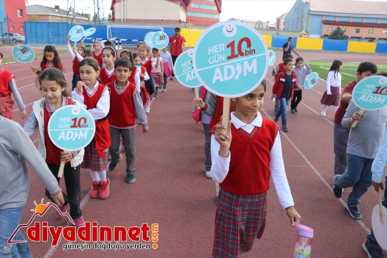 Minik öğrenciler obeziteye dikkati çekmek için yürüdü