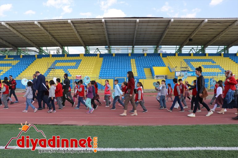 Minik öğrenciler obeziteye dikkati çekmek için yürüdü6