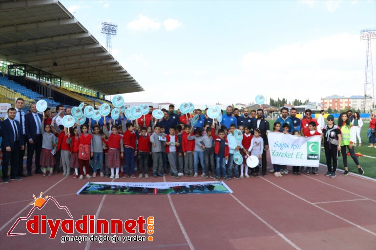 Minik öğrenciler obeziteye dikkati çekmek için yürüdü7