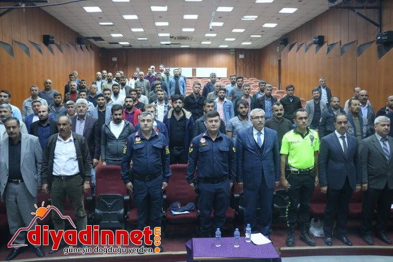 Okul servis şoförlerine trafik eğitimi verildi