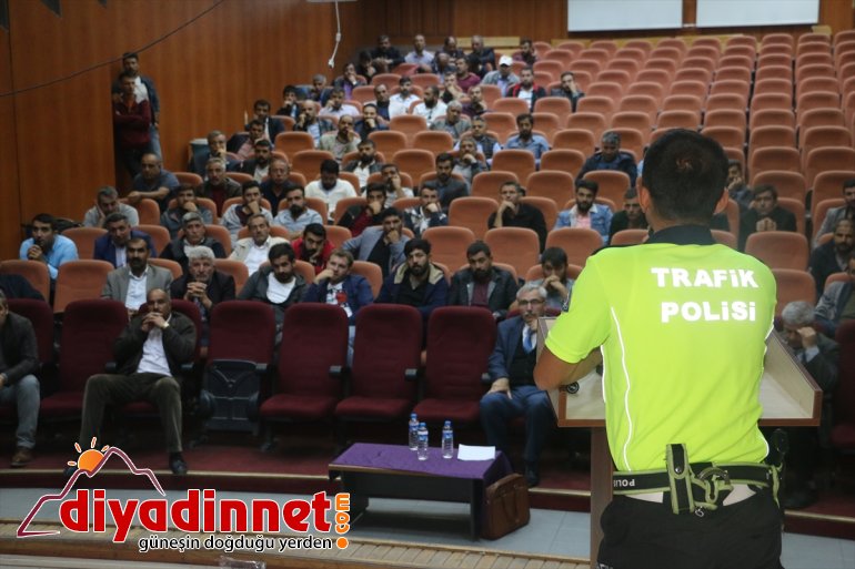 Okul servis şoförlerine trafik eğitiimi verildi 4