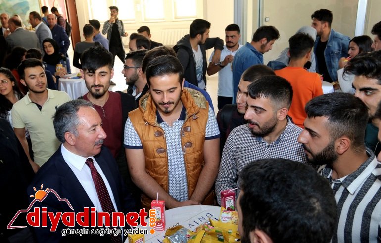 Rektör Karabulut öğrencilerle buluştu3