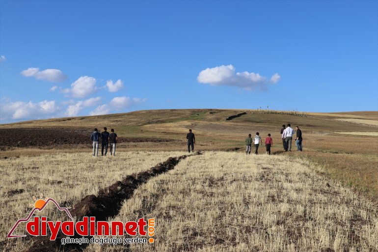 Sevdiklerinden haber almak için tepelere çıkıyorlar - AĞRI6