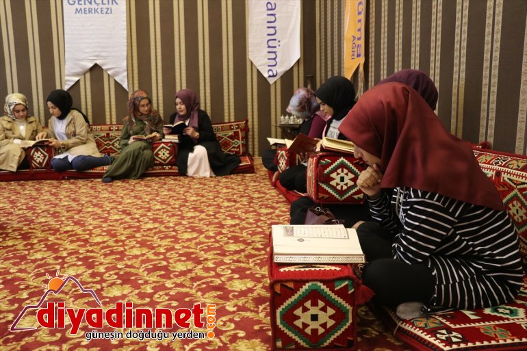 Üniversiteli öğrencilerden Barış Pınarı Harekatı'na destek