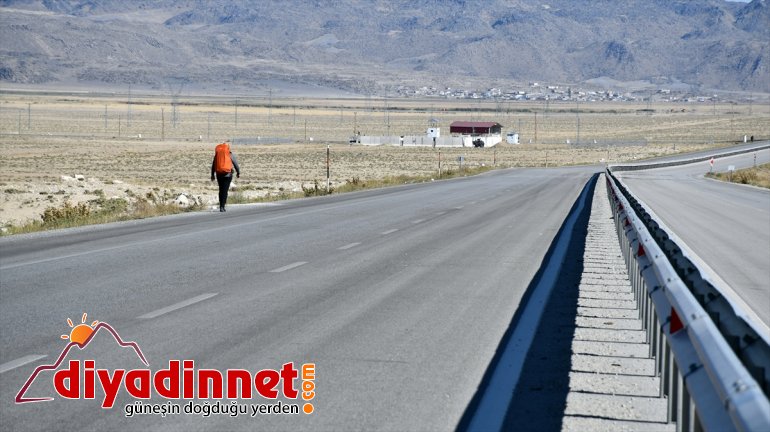 Yürüyerek olimpiyat izlemeye gidiyor - AĞRI13