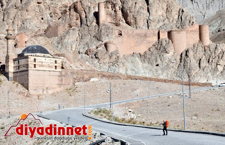 Yürüyerek olimpiyat izlemeye gidiyor - AĞRI14