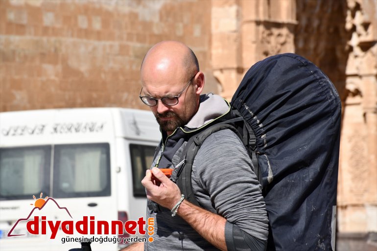 Yürüyerek olimpiyat izlemeye gidiyor - AĞRI15