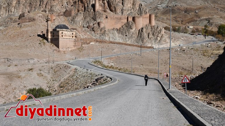 Yürüyerek olimpiyat izlemeye gidiyor - AĞRI8