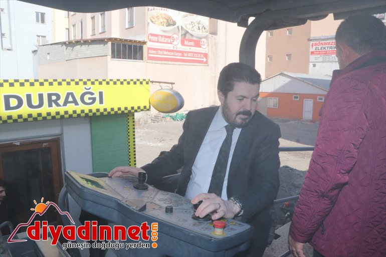 Ağrı Belediye Başkanı Sayan asfalt döktü5