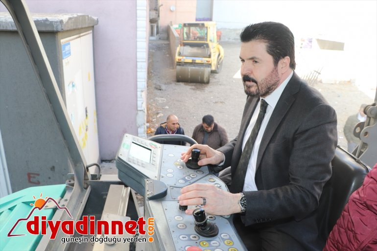 Ağrı Belediye Başkanı Sayan asfalt döktü6