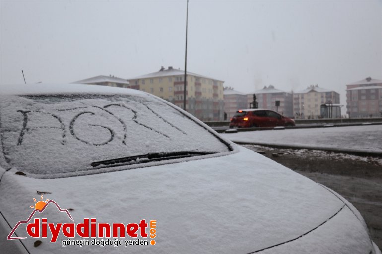 Ağrı'da kar yağışı etkili oldu