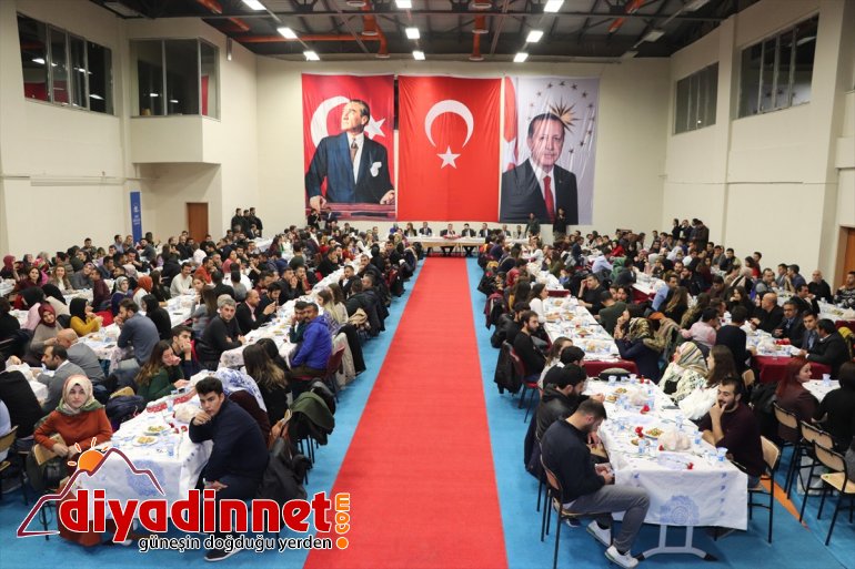 Ağrı'da öğretmenler yemekte bir araya geldi