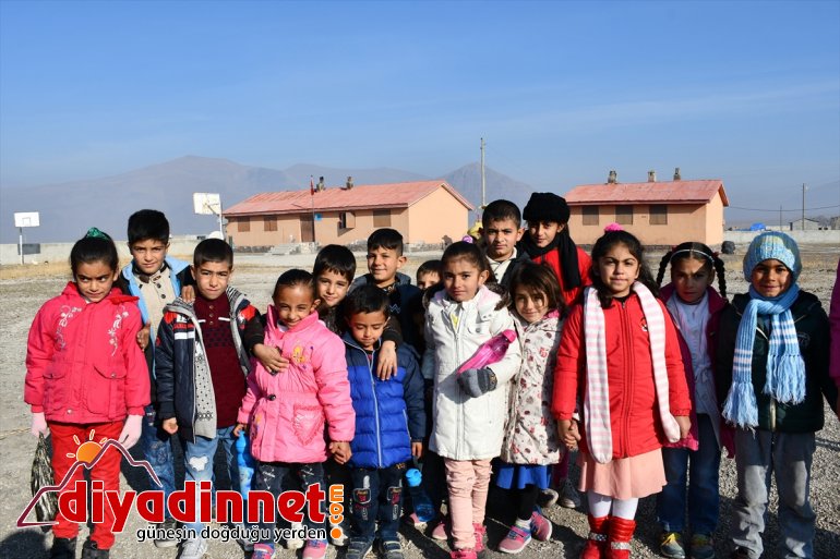 Ağrılı çocuklar ilk defa köy dışına çıkarak tarihi yerleri gezdi