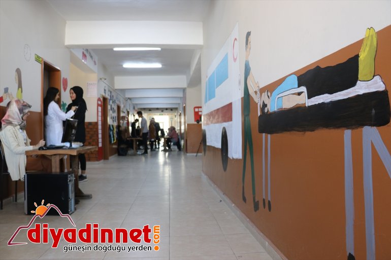 Ağrılı öğrenciler İngilizce sokağında pratik yapıyor - AĞRI5