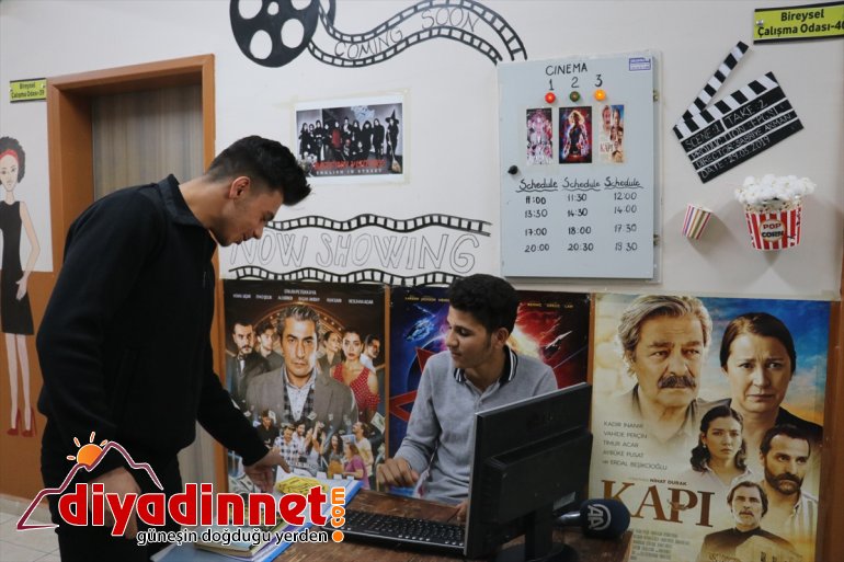 Ağrılı öğrenciler İngilizce sokağında pratik yapıyor - AĞRI7