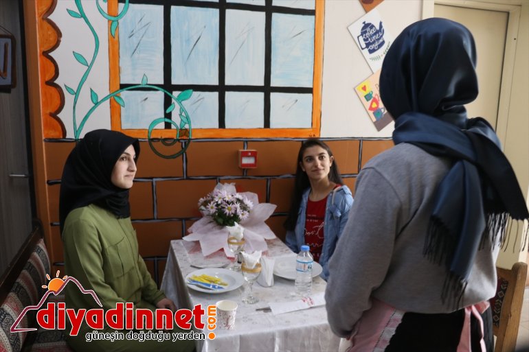 Ağrılı öğrenciler İngilizce sokağında pratik yapıyor - AĞRI10