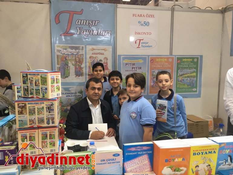 Ağrılı yazar Ferzende Tanışır TÜYAP ta Ağrı yı anlattı4