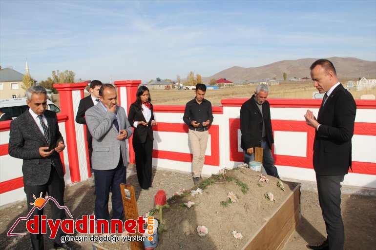 Asker üniformalı öğrencilerden şehit ailesine ziyaret3