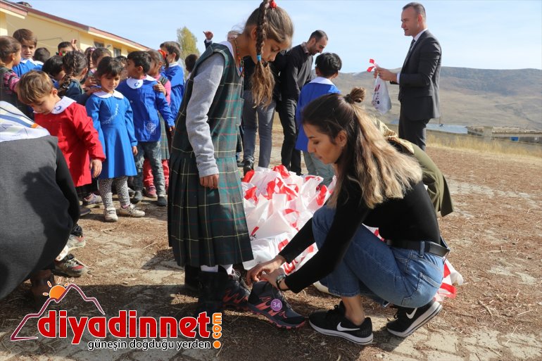 Bursa'dan Ağrı'daki köy çocuklarını ısıtan yardım