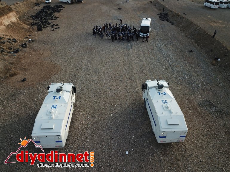 Çevik kuvvet polislerinin eğitim tatbikatı gerçeği aratmadı2