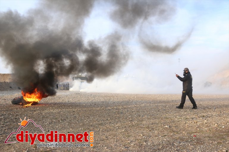 Çevik kuvvet polislerinin eğitim tatbikatı gerçeği aratmadı5