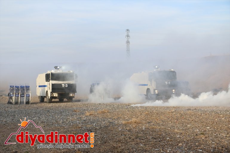 Çevik kuvvet polislerinin eğitim tatbikatı gerçeği aratmadı7