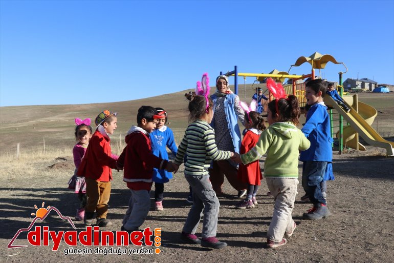 Dağ köyü, el ele veren öğretmen çiftin yuvası oldu2