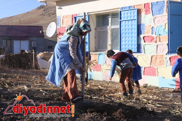 Dağ köyü, el ele veren öğretmen çiftin yuvası oldu12