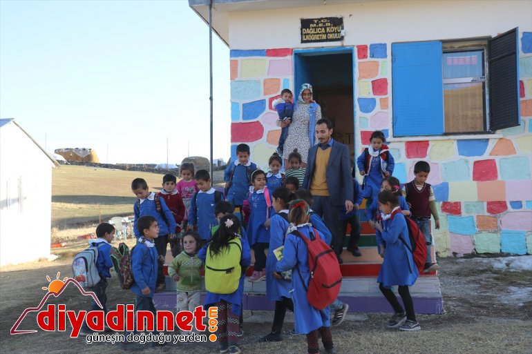 Dağ köyü, el ele veren öğretmen çiftin yuvası oldu14