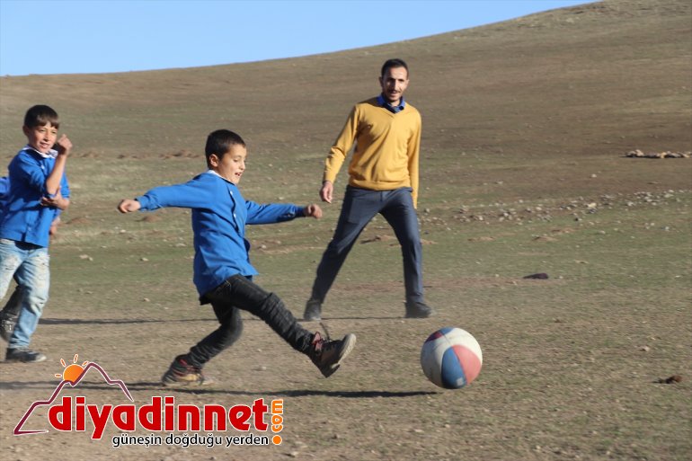 Dağ köyü, el ele veren öğretmen çiftin yuvası oldu8