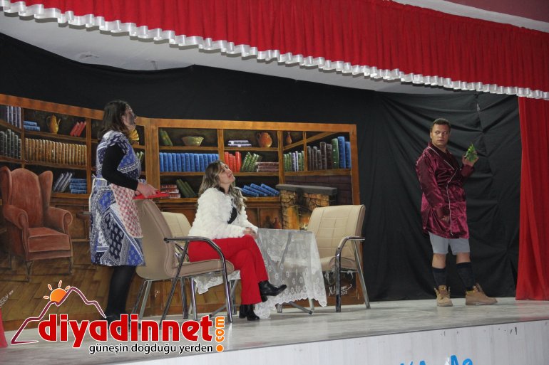 Diyadin’de öğretmenlerin tiyatro gösterisi